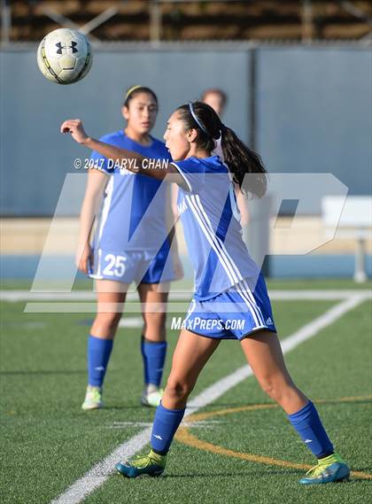 Thumbnail 2 in JV: Bishop Amat vs La Salle photogallery.