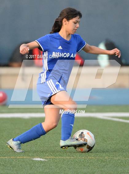 Thumbnail 3 in JV: Bishop Amat vs La Salle photogallery.