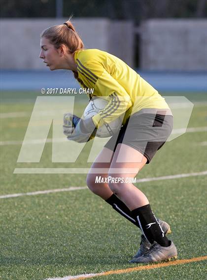 Thumbnail 3 in JV: Bishop Amat vs La Salle photogallery.
