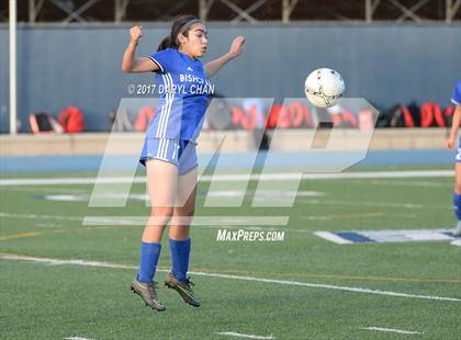 Thumbnail 3 in JV: Bishop Amat vs La Salle photogallery.