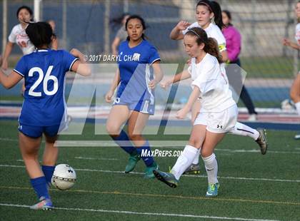 Thumbnail 2 in JV: Bishop Amat vs La Salle photogallery.