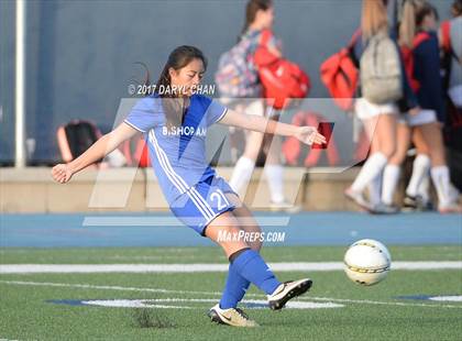 Thumbnail 2 in JV: Bishop Amat vs La Salle photogallery.