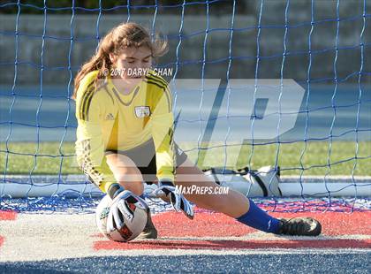 Thumbnail 1 in JV: Bishop Amat vs La Salle photogallery.