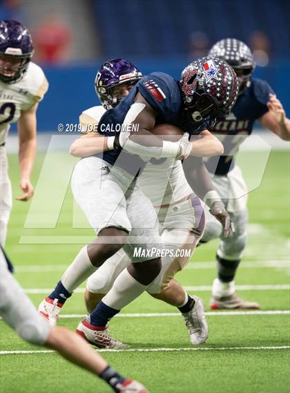 Thumbnail 3 in Navarro vs Wimberley (UIL 4A Quarterfinal Playoff) photogallery.