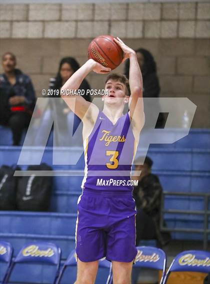 Thumbnail 3 in Lemoore vs. Roosevelt (Clovis Elks Tournament) photogallery.