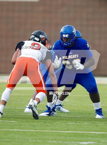 Thumbnail 2 in Washington vs. North Little Rock photogallery.