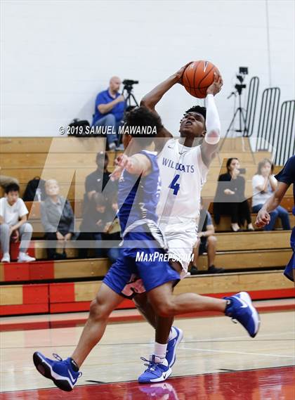 Thumbnail 2 in Burbank vs Windward (Wolverine invitational) photogallery.