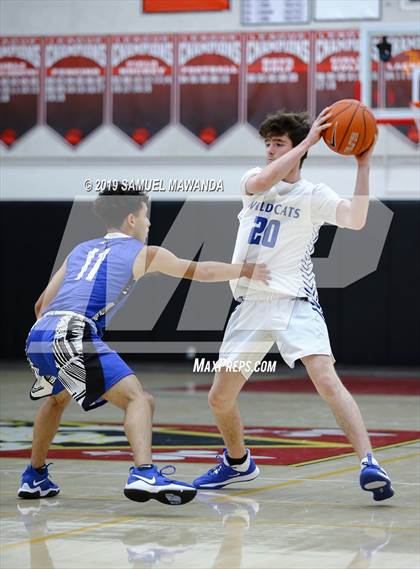 Thumbnail 2 in Burbank vs Windward (Wolverine invitational) photogallery.