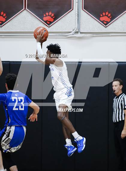 Thumbnail 3 in Burbank vs Windward (Wolverine invitational) photogallery.