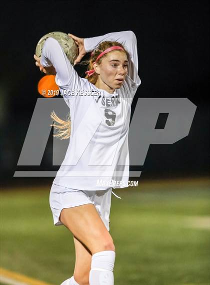 Thumbnail 3 in JSerra Catholic vs. Los Alamitos (CIFSS D1 Final) photogallery.