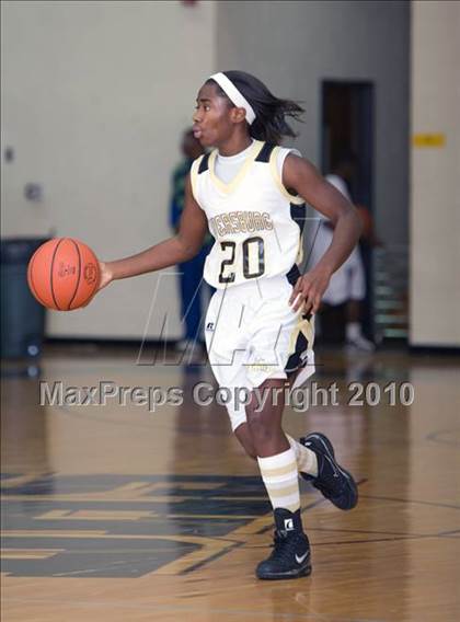 Thumbnail 1 in Munford vs Dyersburg (Dyersburg Tournament) photogallery.