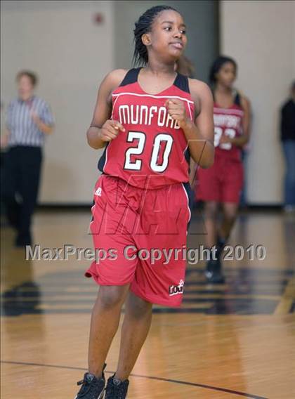 Thumbnail 2 in Munford vs Dyersburg (Dyersburg Tournament) photogallery.