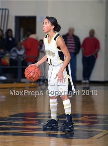 Thumbnail 1 in Munford vs Dyersburg (Dyersburg Tournament) photogallery.