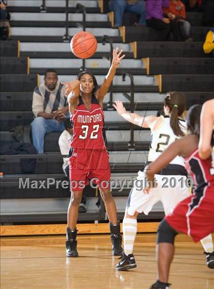 Thumbnail 2 in Munford vs Dyersburg (Dyersburg Tournament) photogallery.