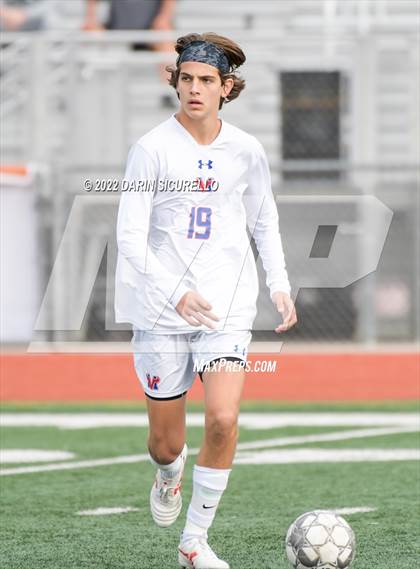 Thumbnail 1 in Queen Creek vs. Mountain View  (Coyote Classic Soccer Tournament) photogallery.