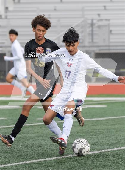 Thumbnail 3 in Queen Creek vs. Mountain View  (Coyote Classic Soccer Tournament) photogallery.