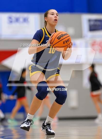 Thumbnail 2 in Chico vs. Oak Ridge (Folsom Vista Winter Classic) photogallery.