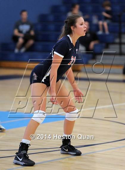 Thumbnail 3 in Mater Dei vs Tesoro (Mohs Classic) photogallery.