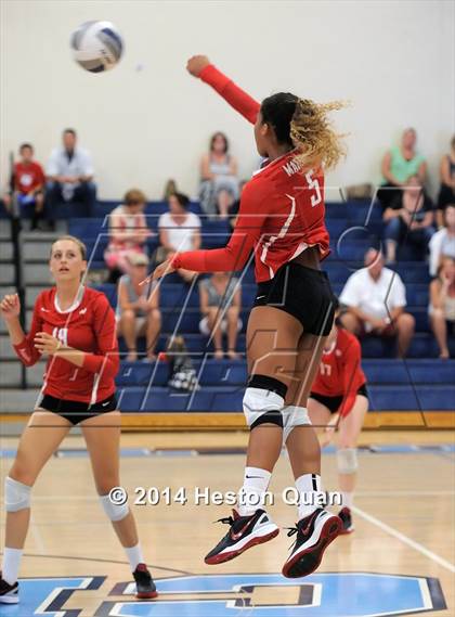 Thumbnail 2 in Mater Dei vs Tesoro (Mohs Classic) photogallery.