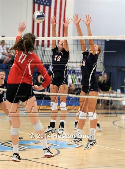 Thumbnail 3 in Mater Dei vs Tesoro (Mohs Classic) photogallery.