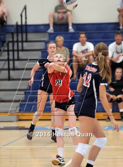 Thumbnail 3 in Mater Dei vs Tesoro (Mohs Classic) photogallery.