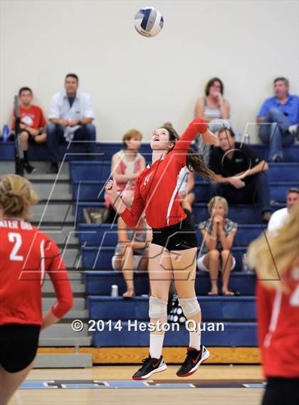 Thumbnail 1 in Mater Dei vs Tesoro (Mohs Classic) photogallery.