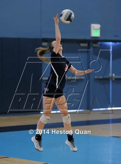 Thumbnail 3 in Mater Dei vs Tesoro (Mohs Classic) photogallery.