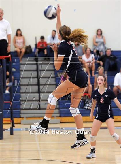 Thumbnail 3 in Mater Dei vs Tesoro (Mohs Classic) photogallery.
