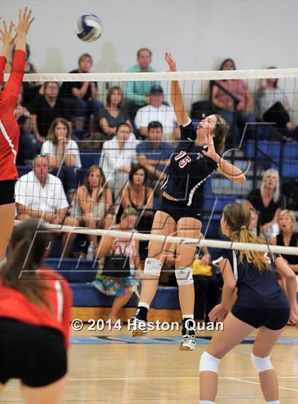 Thumbnail 1 in Mater Dei vs Tesoro (Mohs Classic) photogallery.