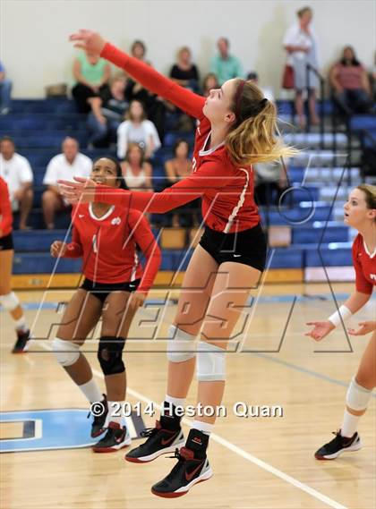 Thumbnail 1 in Mater Dei vs Tesoro (Mohs Classic) photogallery.