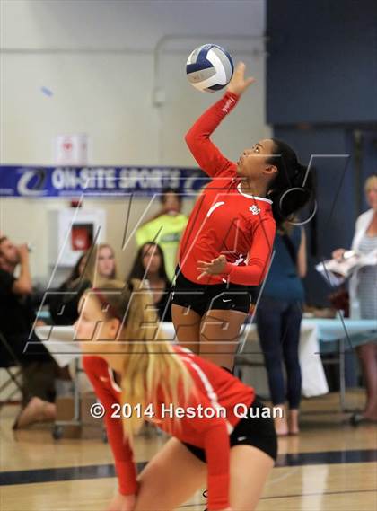 Thumbnail 1 in Mater Dei vs Tesoro (Mohs Classic) photogallery.