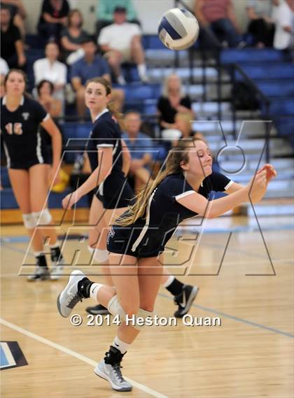 Thumbnail 1 in Mater Dei vs Tesoro (Mohs Classic) photogallery.
