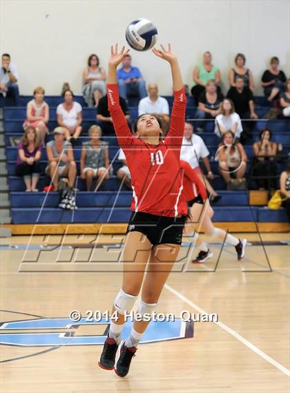 Thumbnail 3 in Mater Dei vs Tesoro (Mohs Classic) photogallery.
