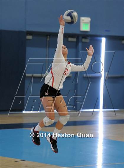 Thumbnail 3 in Mater Dei vs Tesoro (Mohs Classic) photogallery.