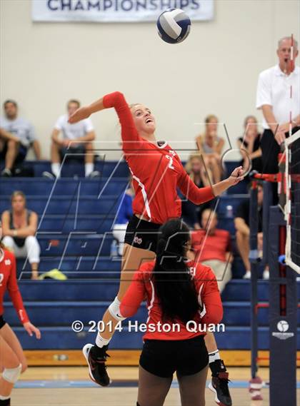 Thumbnail 3 in Mater Dei vs Tesoro (Mohs Classic) photogallery.