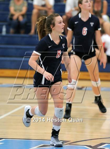 Thumbnail 2 in Mater Dei vs Tesoro (Mohs Classic) photogallery.