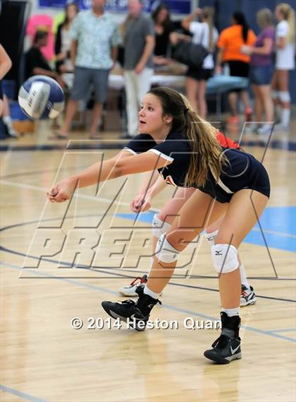 Thumbnail 2 in Mater Dei vs Tesoro (Mohs Classic) photogallery.