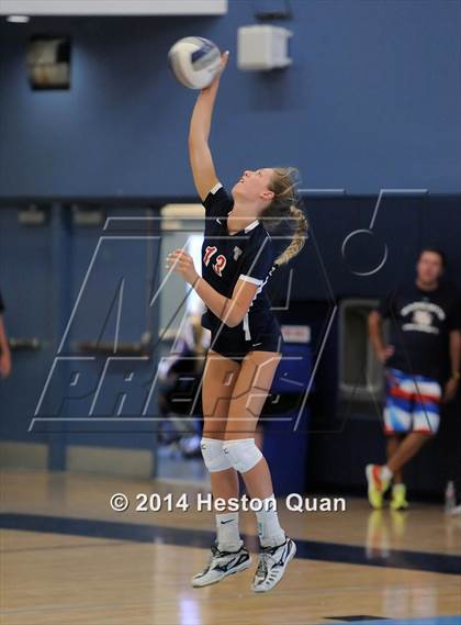 Thumbnail 2 in Mater Dei vs Tesoro (Mohs Classic) photogallery.
