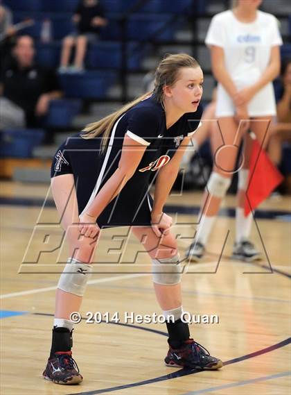 Thumbnail 2 in Mater Dei vs Tesoro (Mohs Classic) photogallery.