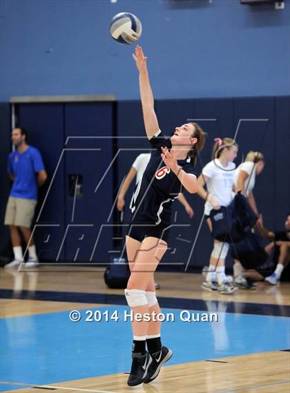 Thumbnail 2 in Mater Dei vs Tesoro (Mohs Classic) photogallery.