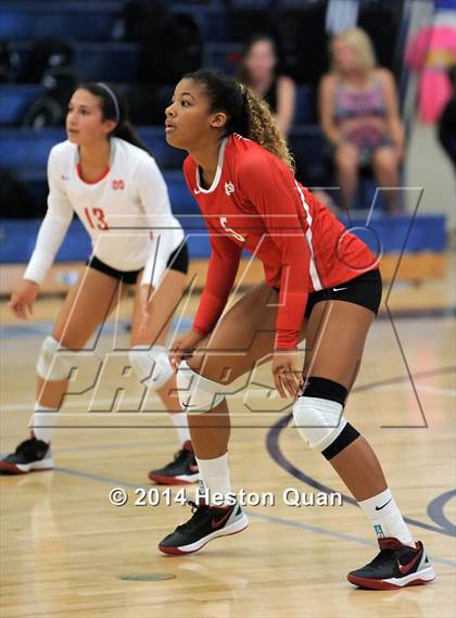 Thumbnail 2 in Mater Dei vs Tesoro (Mohs Classic) photogallery.