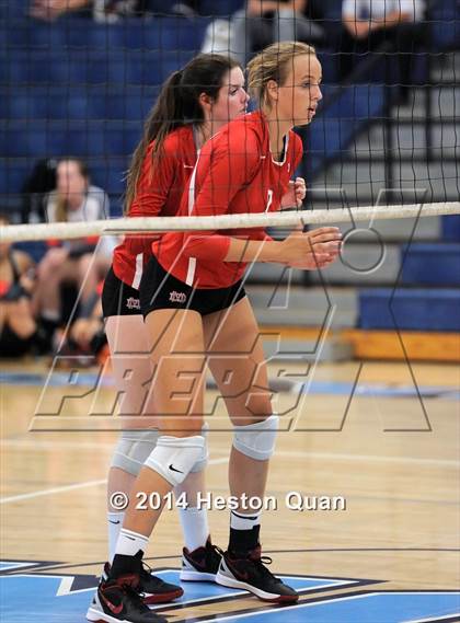 Thumbnail 2 in Mater Dei vs Tesoro (Mohs Classic) photogallery.