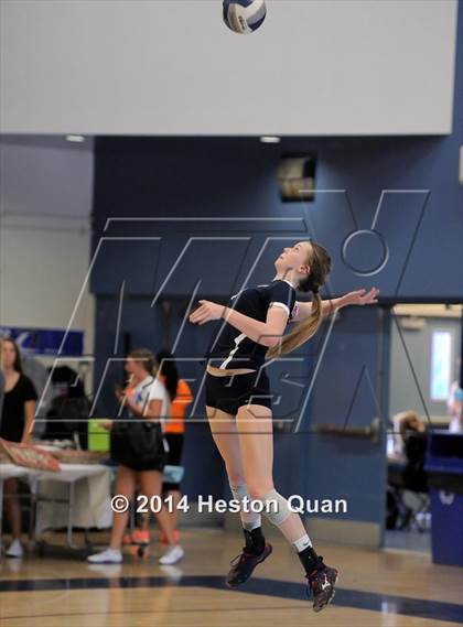 Thumbnail 3 in Mater Dei vs Tesoro (Mohs Classic) photogallery.