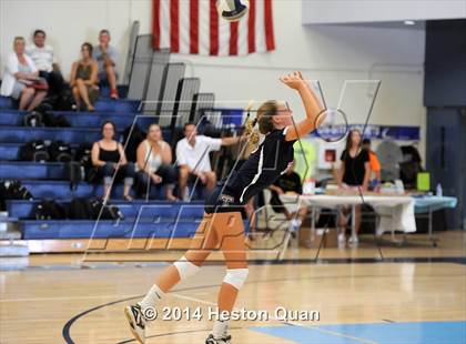 Thumbnail 3 in Mater Dei vs Tesoro (Mohs Classic) photogallery.