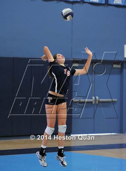 Thumbnail 1 in Mater Dei vs Tesoro (Mohs Classic) photogallery.