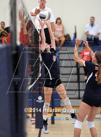 Thumbnail 3 in Mater Dei vs Tesoro (Mohs Classic) photogallery.