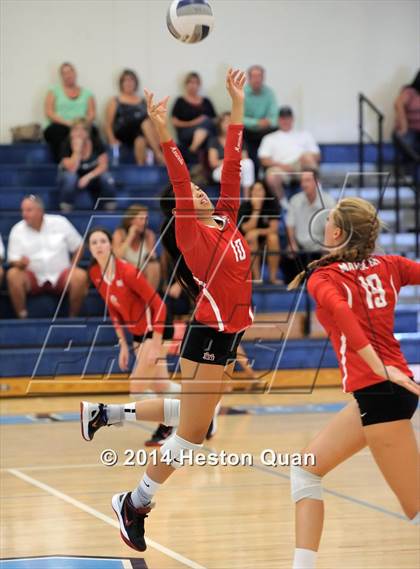 Thumbnail 2 in Mater Dei vs Tesoro (Mohs Classic) photogallery.