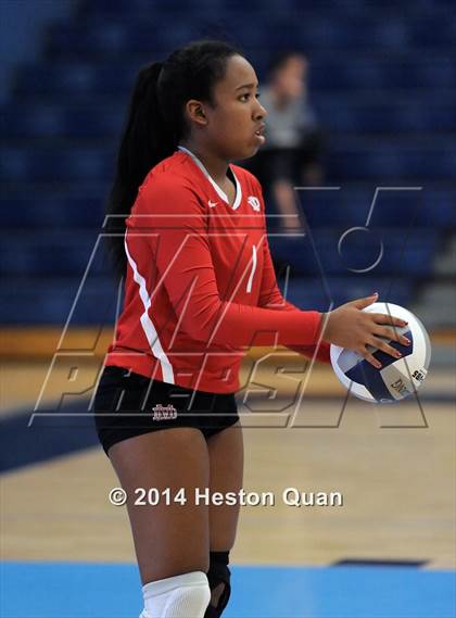 Thumbnail 1 in Mater Dei vs Tesoro (Mohs Classic) photogallery.