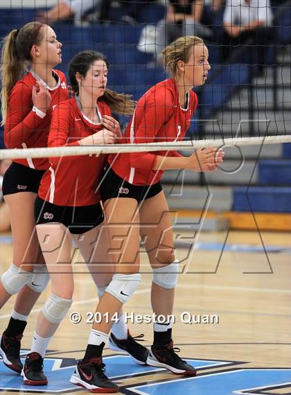 Thumbnail 3 in Mater Dei vs Tesoro (Mohs Classic) photogallery.