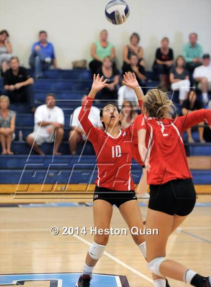 Thumbnail 3 in Mater Dei vs Tesoro (Mohs Classic) photogallery.